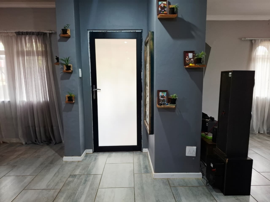 4 Bedroom Property for Sale in Uitsig Free State